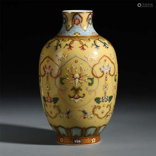 CHINESE PORCELAIN FAMILLE ROSE FLOWER VASE