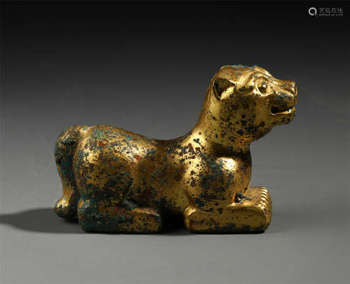 CHINESE GILT BRONZE BEAST TABLE ITEM