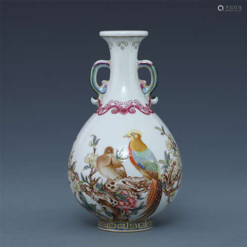 CHINESE PORCELAIN ENAMEL GLAZE BIRD AND FLOWER HANDLED VASE