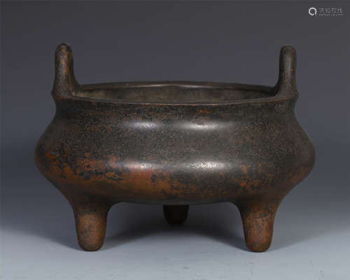 CHINESE BRONZE TRIPLE FEET CENSER