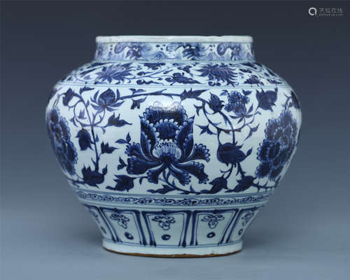 CHINESE PORCELAIN BLUE AND WHITE FLOWER JAR