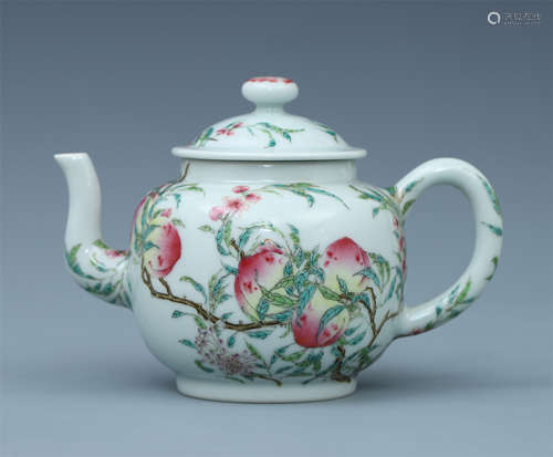 CHINESE PORCELAIN FAMILLE ROSE PEACH TEA POT