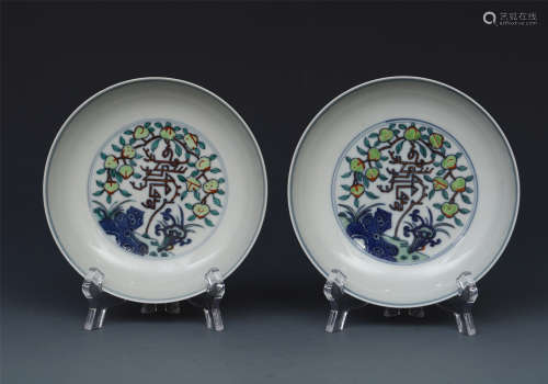 PAIR OF CHINESE PORCELAIN DOUCAI FLOWER PLATES