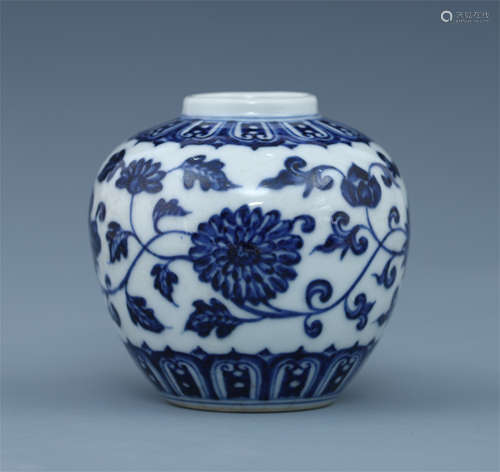 CHINESE PORCELAIN BLUE AND WHITE FLOWER WATER JAR