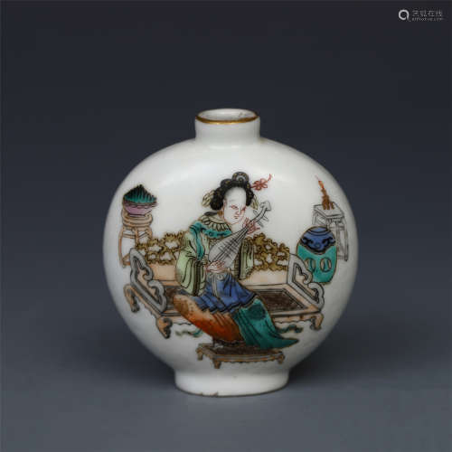 CHINESE PORCELAIN FAMILLE ROSE BEAUTY SNUFF BOTTLE