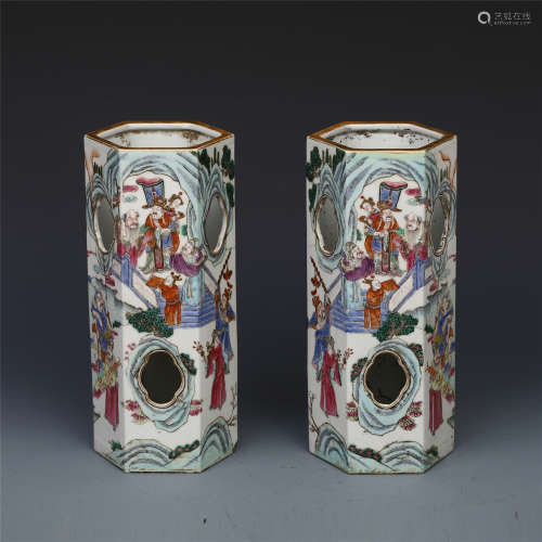 PAIR OF CHINESE PORCELAIN FAMILLE ROSE FIGURES HAT STANDS