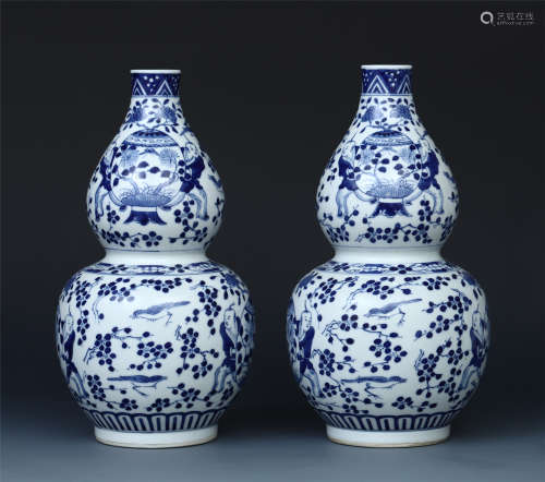 PAIR OF CHINESE PORCELAIN BLUE AND WHITE FLOWER DOUBLE GOURD VASE