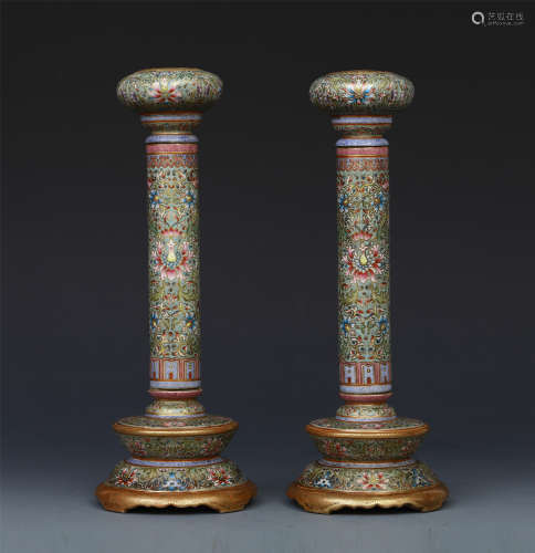 PAIR OF CHINESE PORCELAIN FAMILLE ROSE FLOWER HAT STANDS