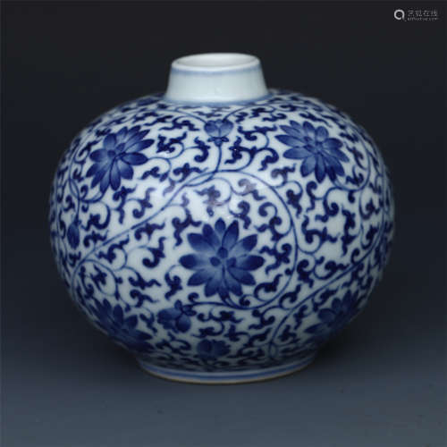 CHINESE PORCELAIN BLUE AND WHITE FLOWER WATER JAR