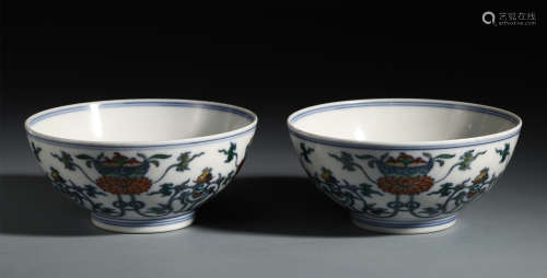 PAIR OF CHINESE PORCELAIN DOUCAI FLOWER BOWLS