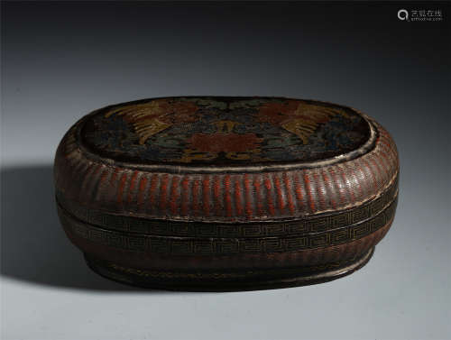 CHINESE RED LACQUER GOLD PAINTED LIDDED BOX