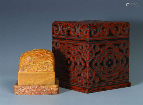 CHINESE TIANHUANG STONE DRAGON SEAL IN CINNABAR CASE
