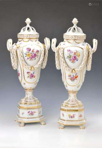 pair of large Potpourri-vases, probably Dresden