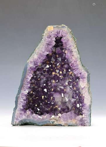 amethyst druse, probably Brazil, minor traces of age