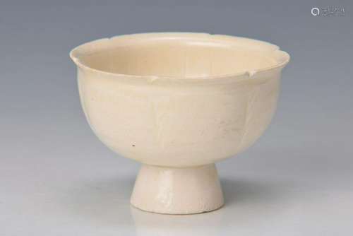 bowl in lotus blossom shape, China, 11./12th c., Song