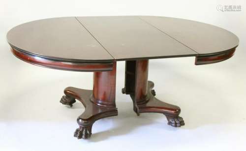 AN UNUSUAL MAHOGANY EXTENDING DINING TABLE, EARLY 20TH