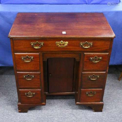 A GEORGE III MAHOGANY KNEEHOLE DESK, with a single