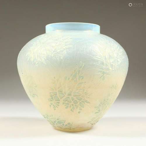 A LALIQUE VASE 