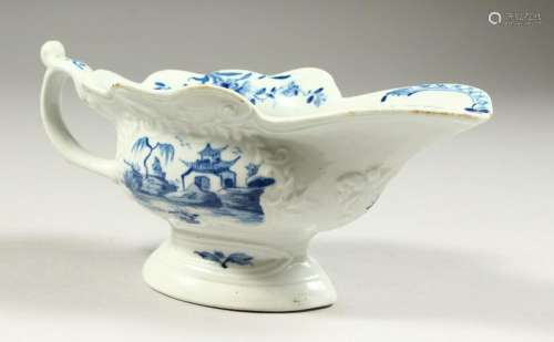 A RARE 18TH CENTURY WORCESTER BLUE AND WHITE SAUCEBOAT,