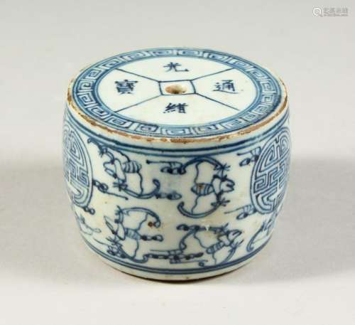 A BLUE AND WHITE BARREL SHAPE SCROLL WEIGHT.  9cms