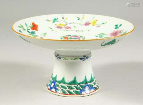 A PORCELAIN PEDESTAL DISH, decorated with flowers.