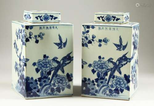 A LARGE PAIR OF SQUARE SHAPE BLUE AND WHITE TEA