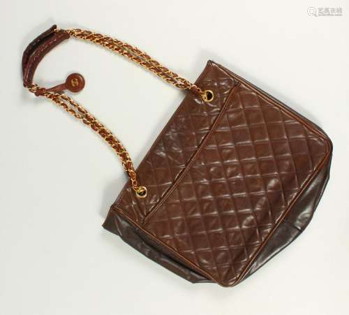 A QUILTED BROWN LEATHER HANDBAG, with leather and gilt