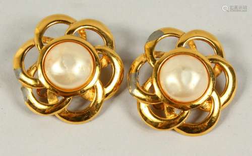 A PAIR OF FLOWER HEAD DESIGN CLIP EARRINGS, with