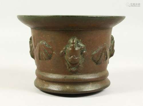 A 17TH CENTURY CAST BRONZE MORTAR, with mask and shell