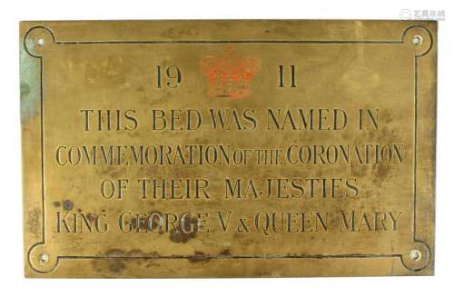 A BRASS COMMEMORATIVE PLAQUE : This Bed Was Named in