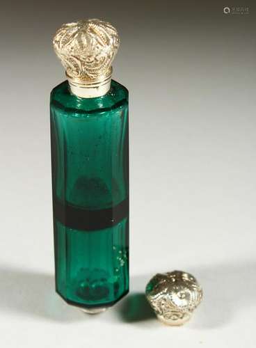 A GOOD VICTORIAN GREEN GLASS DOUBLE ENDED SCENT BOTTLE