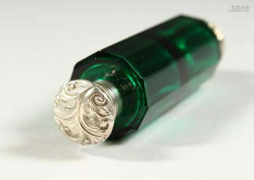 A VICTORIAN GREEN GLASS FACET CUT DOUBLE ENDED SCENT