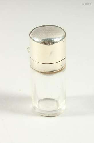 A SMALL VICTORIAN CIRCULAR PLAIN SCENT BOTTLE with