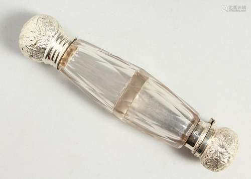 A VICTORIAN FACET CUT GLASS DOUBLE ENDED SCENT BOTTLE