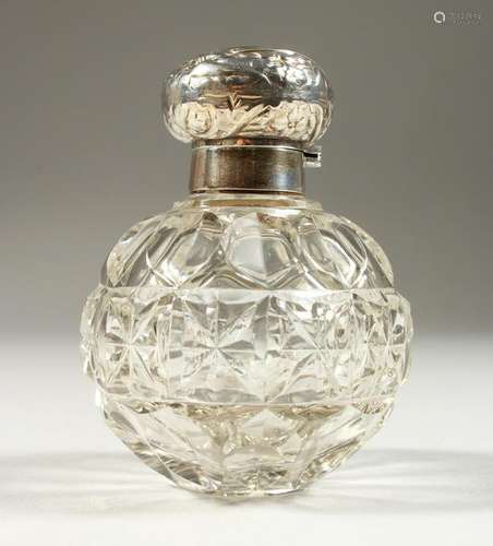 AN EDWARD VII CUT GLASS GLOBULAR SCENT BOTTLE with