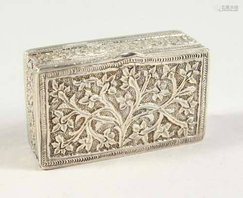 A CONTINENTAL SILVER SNUFF BOX DECORATED WITH TREES,