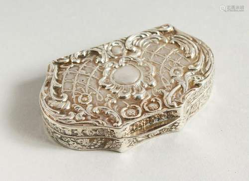 A STERLING SILVER .925 SHAPED PILL BOX with hinged top.