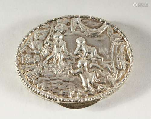 A STERLING .925 SILVER OVAL PILL BOX AND COVER, the lid