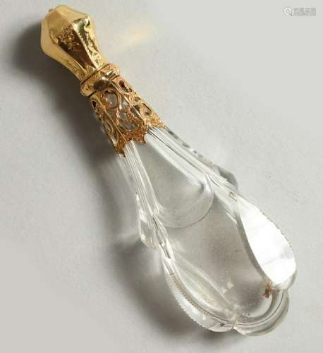 A GOOD OVAL CRYSTAL SCENT BOTTLE, with gold top and