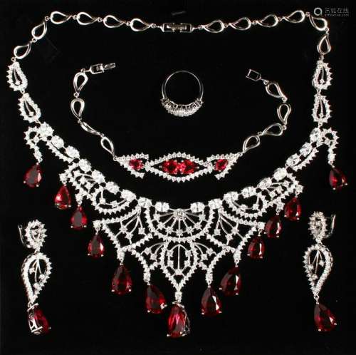 A SUPERB SILVER .925 DIAMOND AND RUBY PASTE NECKLACE.