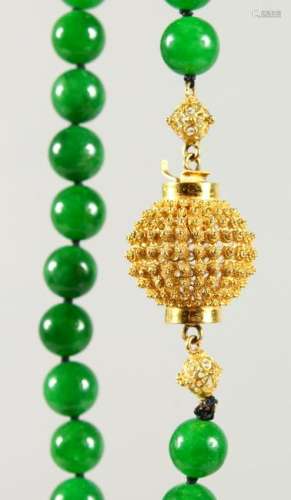 AN APPLE GREEN JADE NECKLACE, with 18ct gold clasp.