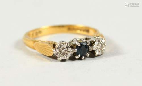 AN 18CT GOLD AND SAPPHIRE THREE STONE RING.