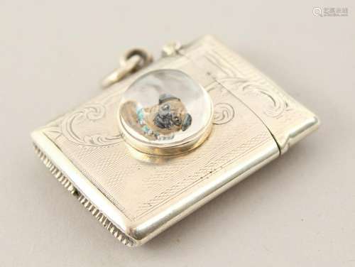 AN EDWARD VII SILVER VESTA, with a crystal dog's head.