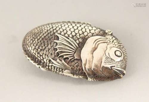 A LARGE SILVER FISH VESTA.