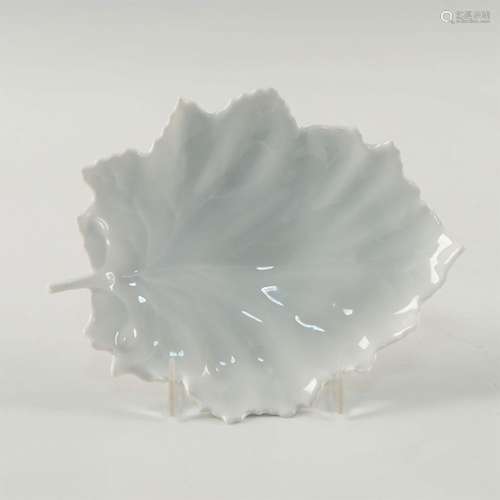 HOCHST WHITE MOLDED PORCELAIN LEAF DISH