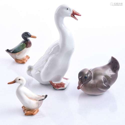 4 CERAMIC DUCK FIGURES