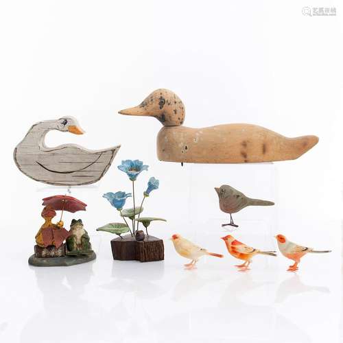 8 MISCELLANEOUS BIRD DECORATIONS