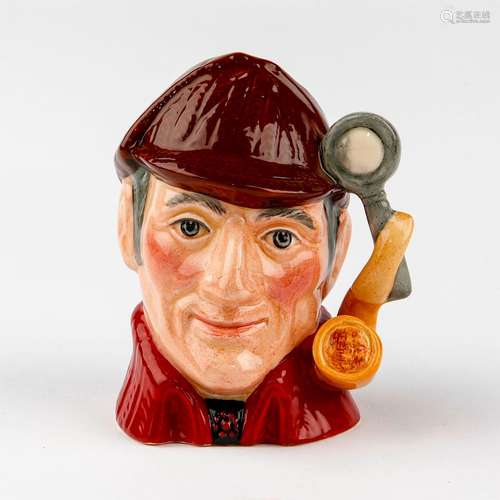 ROYAL DOULTON SMALL CHARACTER JUG, THE SLEUTH D6773