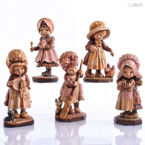 5 CARVED WOOD ANRI FIGURINES, GIRLS