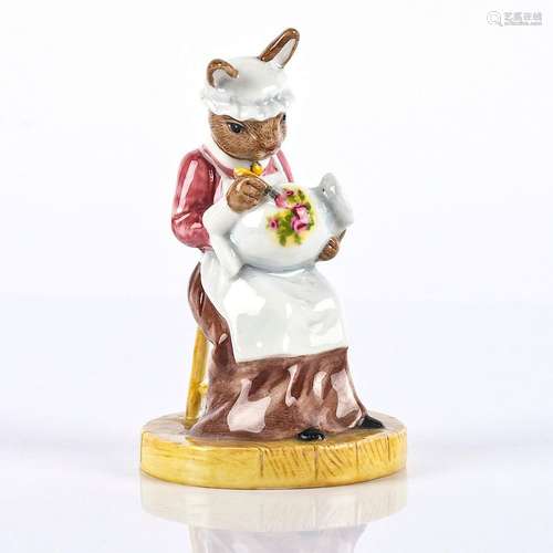 ROYAL DOULTON BUNNYKINS FIGURINE PAINTRESS DB465